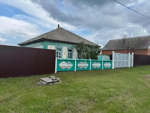 Дом в Белгородская область, Красненский район, Камызинское с/пос, с. ...