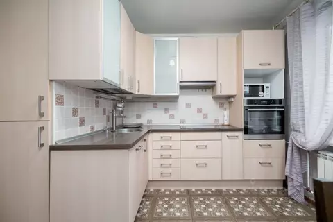 3-к кв. Санкт-Петербург ул. Маршала Казакова, 28к1 (69.2 м)