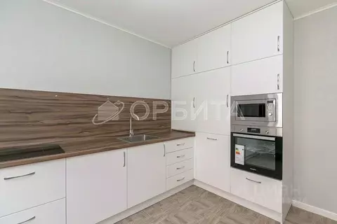 2-к кв. Тюменская область, Тюмень ул. 50 лет Октября, 80к1 (66.0 м)