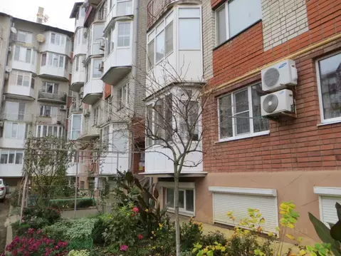 3-к кв. Краснодарский край, Ейск ул. Коммунаров (90.0 м)