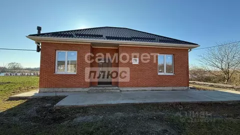 Дом в Краснодарский край, Динской район, Новотитаровская ст-ца ул. ...