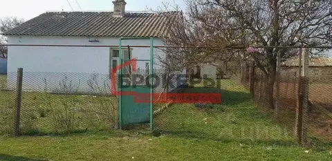 Дом в Крым, Сакский район, Вересаевское с/пос, с. Глинка ул. ...
