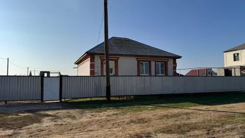 Дом в Астраханская область, Приволжский район, с. Растопуловка ул. ...