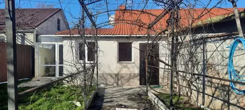 Дом в Крым, Сакский район, с. Уютное ул. Юрия Гагарина, 70 (58 м)