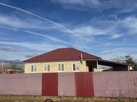 Дом в Астраханская область, Приволжский район, с. Карагали ул. Дружбы, ...
