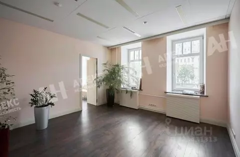 Офис в Москва ул. Земляной Вал, 4С1 (180 м)