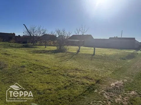 Участок в Крым, Сакский район, с. Суворовское ул. Суворовская, 1А (8.0 ...