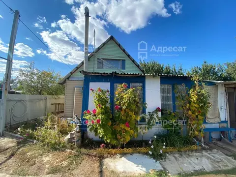 Дом в Волгоградская область, Среднеахтубинский район, Красное с/пос, ...