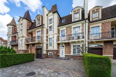 Таунхаус в Московская область, Красногорск городской округ, с. ...