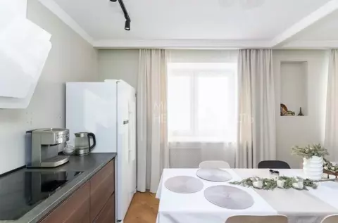 2-к кв. Тюменская область, Тюмень ул. Монтажников, 49 (80.0 м)