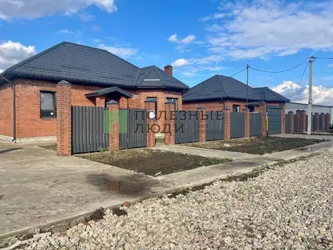 Дом в Краснодарский край, Краснодар ул. Имени В.М. Комарова (125 м)