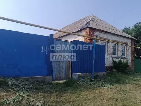 Дом в Курская область, Октябрьский район, Лобазовский сельсовет, с. ...