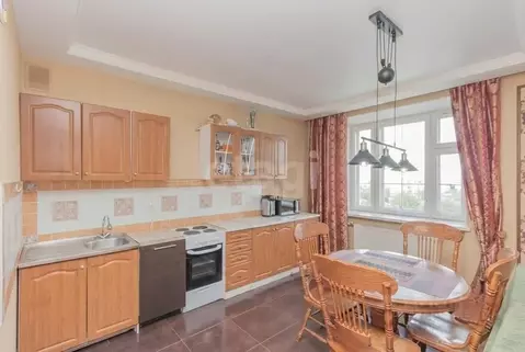 3-к кв. Тюменская область, Тюмень Интернациональная ул., 140 (90.0 м)