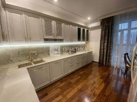 Продается 4-комнатная квартира