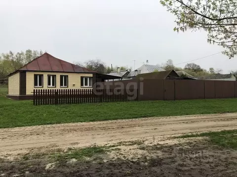 Дом в Курская область, Курский район, Полевской сельсовет, д. ...