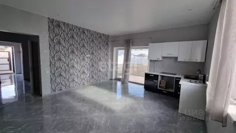 Дом в Крым, Сакский район, с. Уютное ул. Молодежная, 10 (98 м)