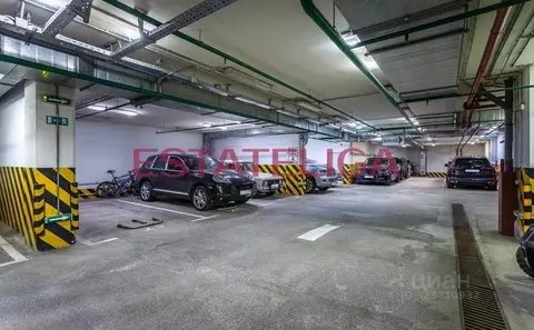 Гараж в Москва Нежинская ул., 1к3 (15 м)