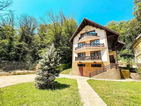 Дом в Краснодарский край, Сочи Красная Поляна пгт, ул. Защитников ...