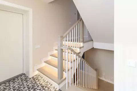 Дом в Тюменская область, Тюмень ул. 8 Августа (268 м)