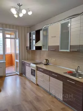 2-к кв. Омская область, Омск просп. Комарова, 15 (70.6 м)