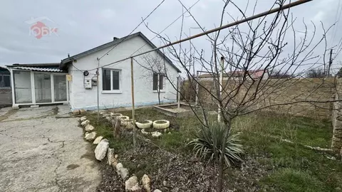 Дом в Крым, Сакский район, Суворовское с/пос, с. Великое ул. ...