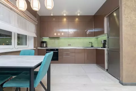 3-к кв. Омская область, Омск Взлетная ул., 15 (64.6 м)