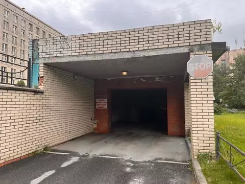 Гараж в Санкт-Петербург ул. Нахимова, 7к1 (13 м)