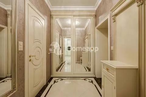 Продается 3-комнатная квартира