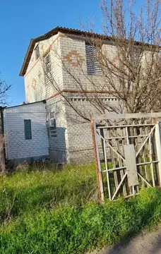 Дом в Волгоградская область, Среднеахтубинский район, Клетское с/пос, ...