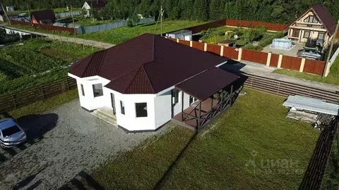 Дом в Свердловская область, Белоярский муниципальный округ, Изумрудная ...