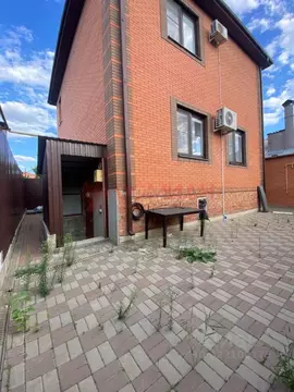 Дом в Ростовская область, Ростов-на-Дону Алтайская ул., 6 (170 м)