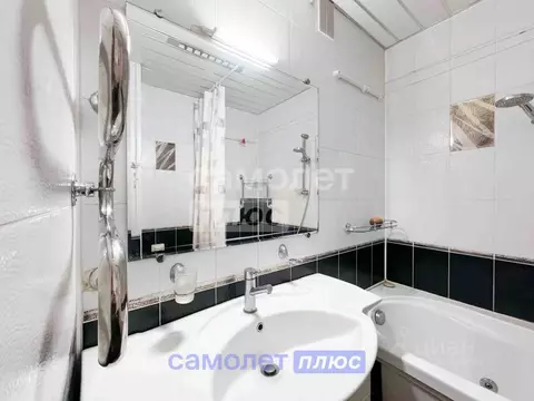 3-к кв. Чувашия, Чебоксары ул. Константина Иванова, 81к1 (81.1 м)