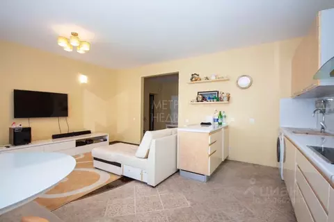 2-к кв. Тюменская область, Тюмень ул. Александра Матросова, 1к2 (82.5 ...