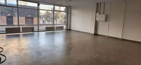 Торговая площадь (124.6 м)