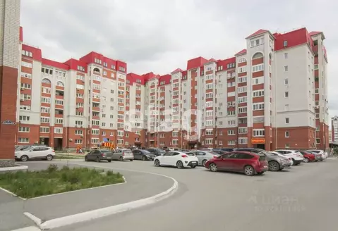 3-к кв. Тюменская область, Тюмень 6-й мкр, ул. Валерии Гнаровской, ...
