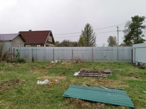 Дом в Новгородская область, Боровичский район, Опеченское с/пос, с. ...