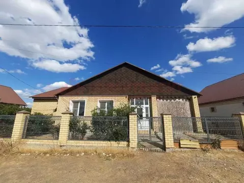 Дом в Астраханская область, Икрянинский район, Ильинка рп Молодежная ...