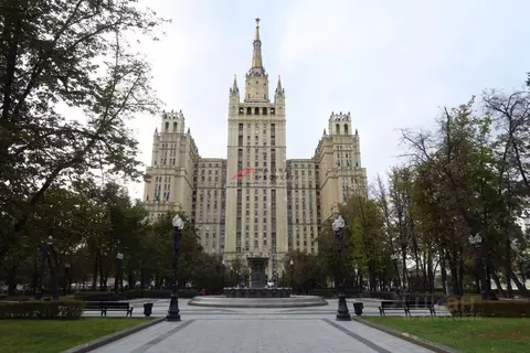 Торговая площадь в Москва Кудринская пл., 1 (870 м)