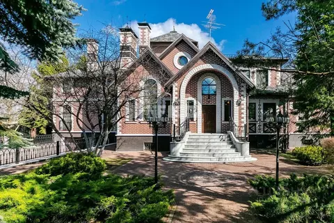 Коттедж в Москва д. Пучково, ул. Сиреневая, 15 (1155 м)