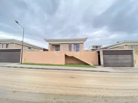 Дом в Крым, Симферопольский район, Мирновское с/пос, с. Белоглинка ул. ...