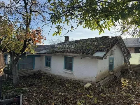 Дом в Крым, Кировский район, Первомайское с/пос, с. Изюмовка ул. ...