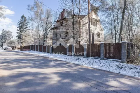 Дом в Санкт-Петербург пос. Лисий Нос, Раздельный просп., 13 (550 м)