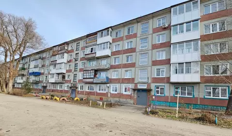 3-к кв. Омская область, Калачинск ул. 15-го Съезда ВЛКСМ, 2 (61.6 м)