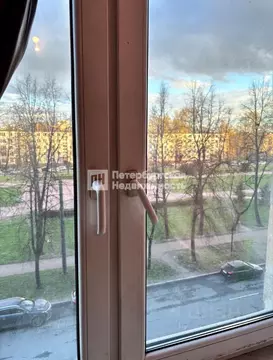 Комната Санкт-Петербург бул. Красных Зорь, 1 (13.4 м)