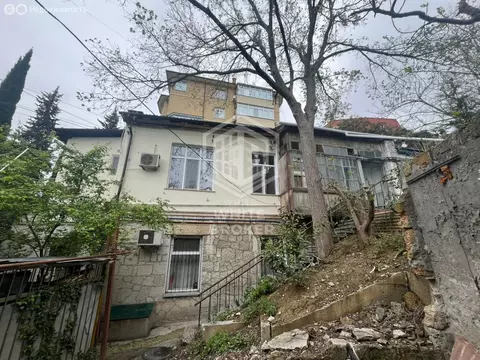 4-комнатная квартира: Ялта, улица Ломоносова, 35А (100 м)