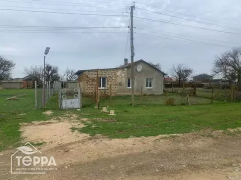 Дом в Крым, Сакский район, Штормовское с/пос, с. Хуторок ул. Майская, ...