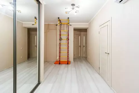 3-комнатная квартира: Тюмень, улица Мельникайте, 136к1 (100.6 м)