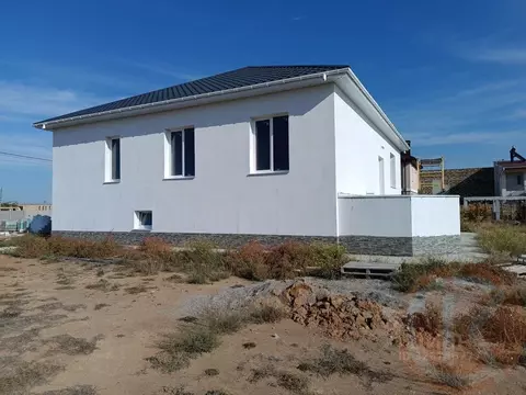 Дом в Крым, Евпатория городской округ, Заозерное пгт ул. Космическая, ...