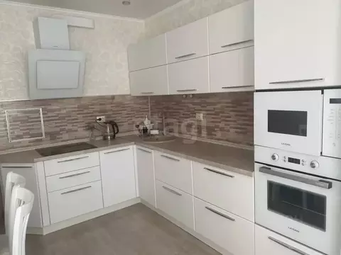 1-к кв. Тюменская область, Тюмень ул. Василия Подшибякина, 19 (39.0 м)