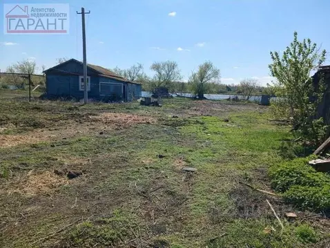 Дом в Самарская область, Большечерниговский район, Петровский с/пос, ...